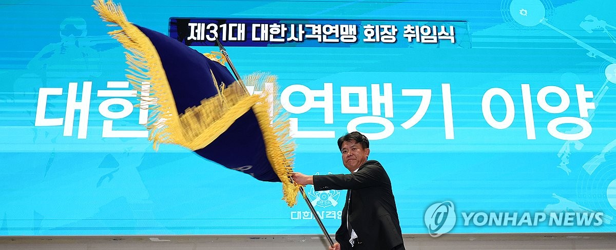 恩佐门前头球补射破门，切尔西2-0领先莱斯特城