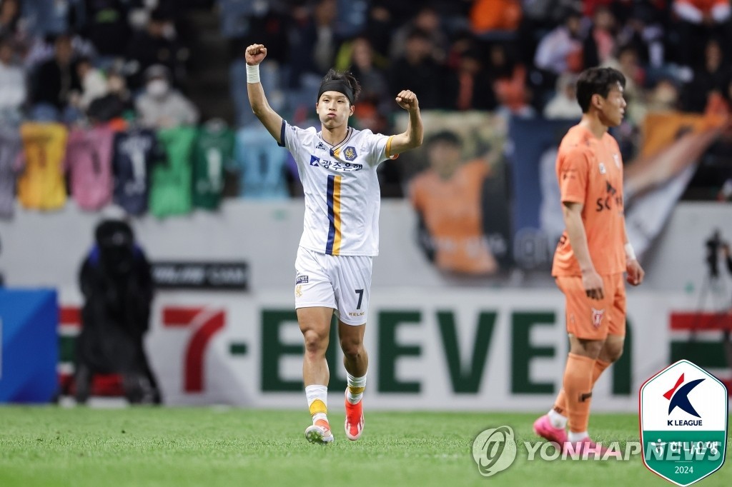 ESPN设想四队大交易：独行侠送汤普森5人+首轮签换巴特勒