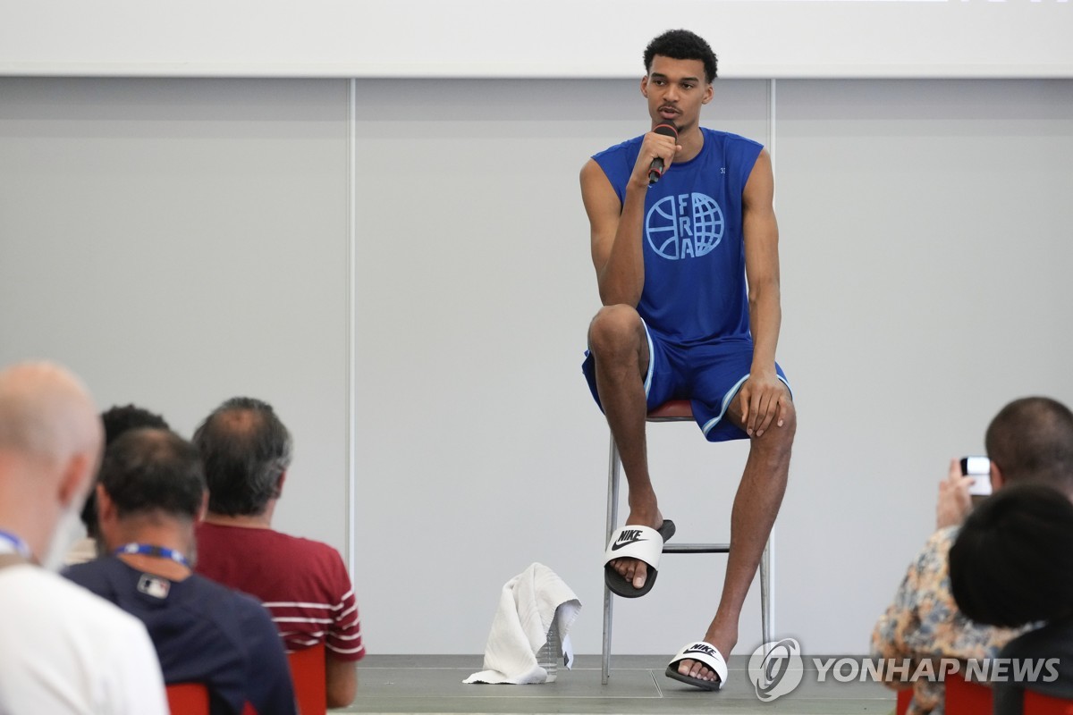 ESPN设想四队大交易：独行侠送汤普森5人+首轮签换巴特勒